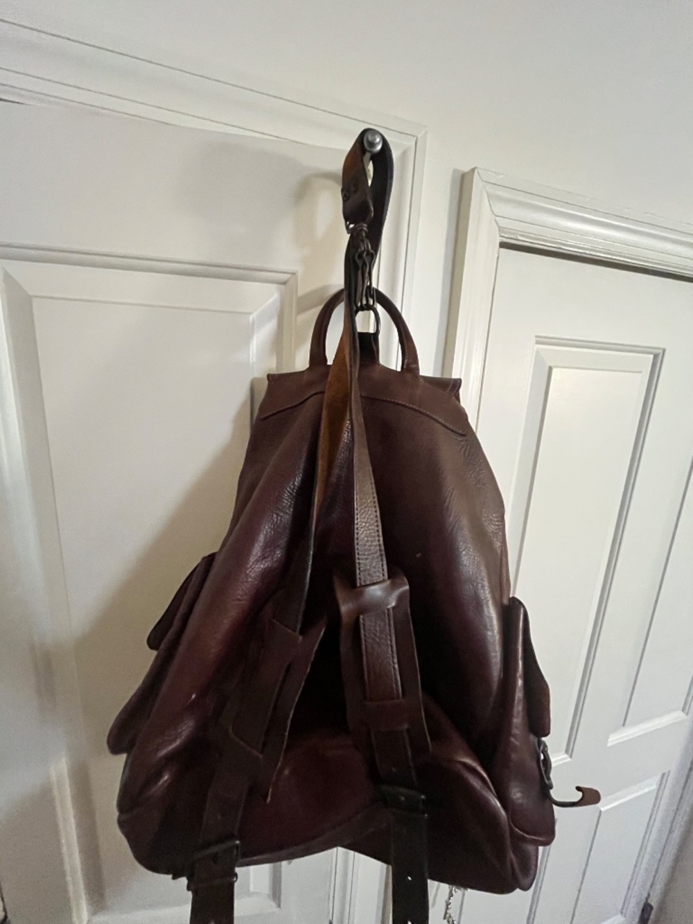 Leather backpack - Picture 3 of 3
